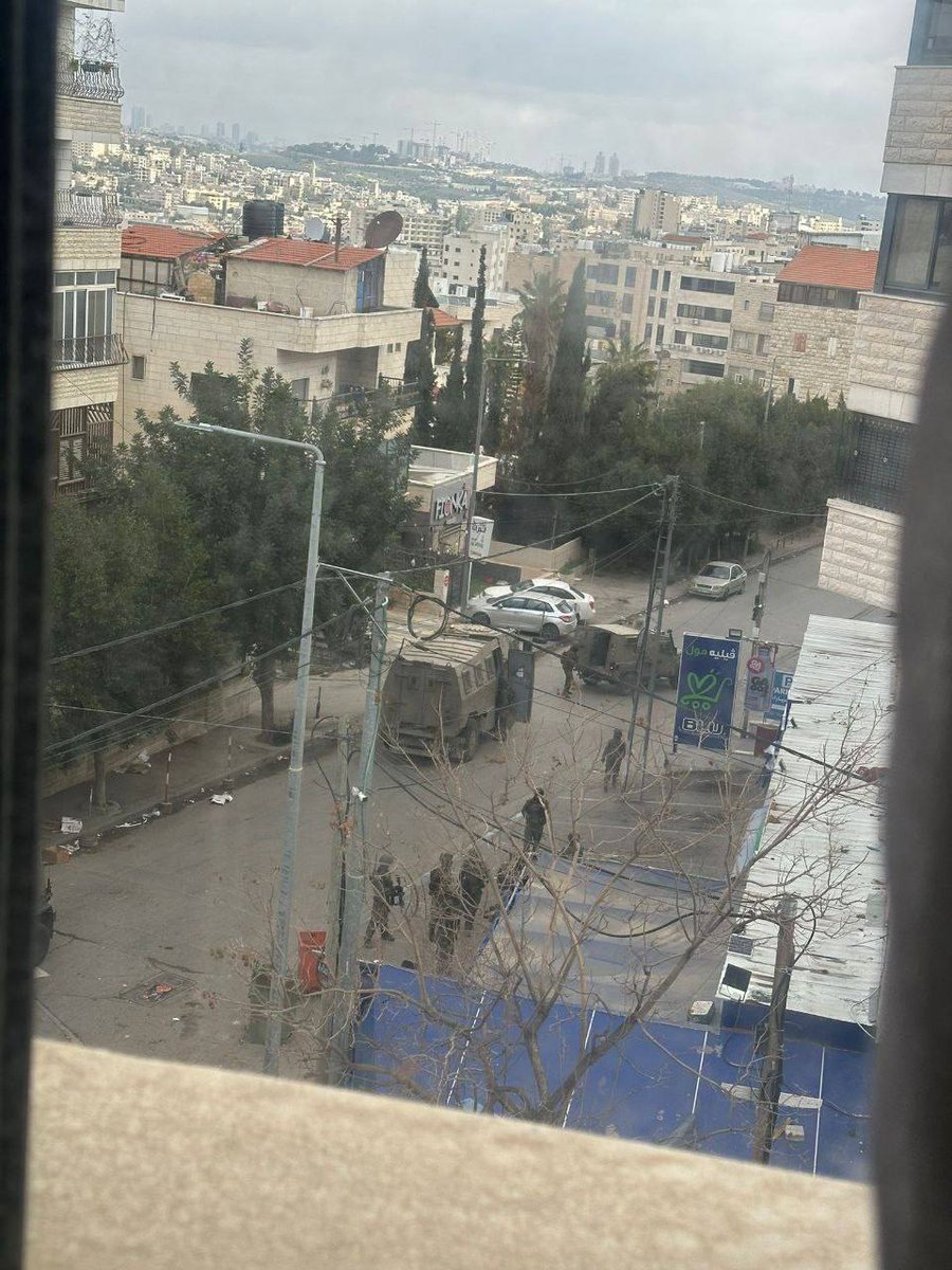 Israeli forces carry out arrests and raids in several neighborhoods of Bethlehem
