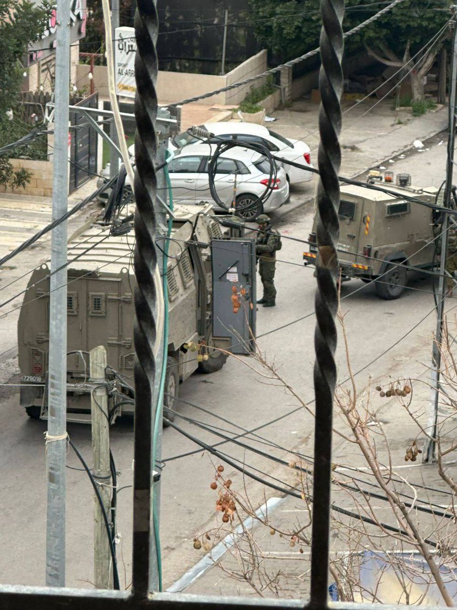 Israeli forces carry out arrests and raids in several neighborhoods of Bethlehem