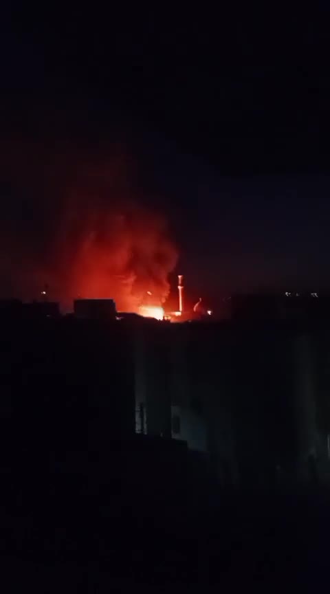 An airstrike targeted the Abbasieh intersection near Jall al-Bahr in the Tyre district.