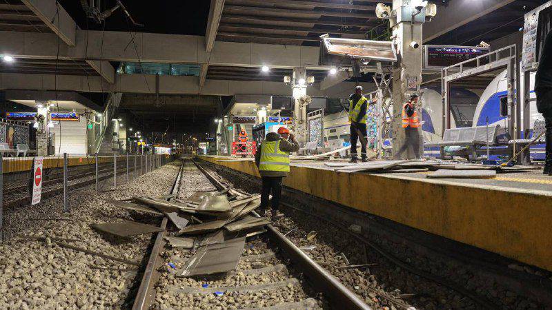 Despite the damage to Savidor Station, the train resumed operations starting at 6:00 AM, including at Tel Aviv Savidor Central Station.