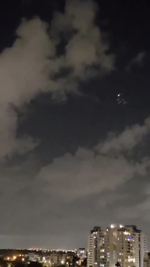 One of the ballistic missiles launched from Iran at northern Israel a short while ago carried a cluster bomb warhead, footage shows