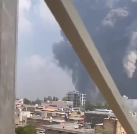 Several points on the western side of Vahdati Air Base that had previously remained untouched now appear to have been struck. Footage of major Israeli airstrikes hitting Dezful, Iran this afternoon