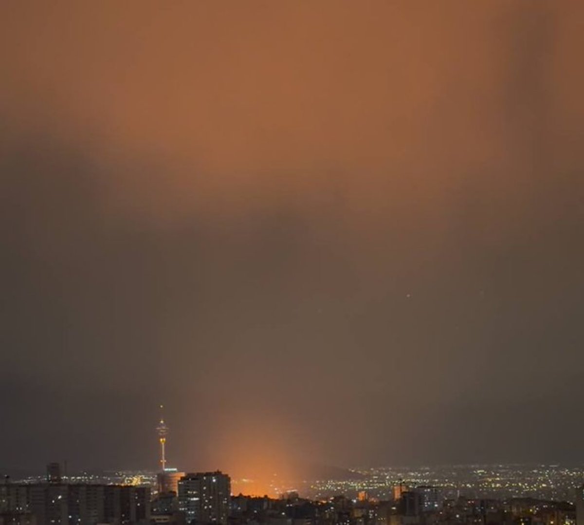 הפגזות כבדות על מספר אזורים בבירה טהרן