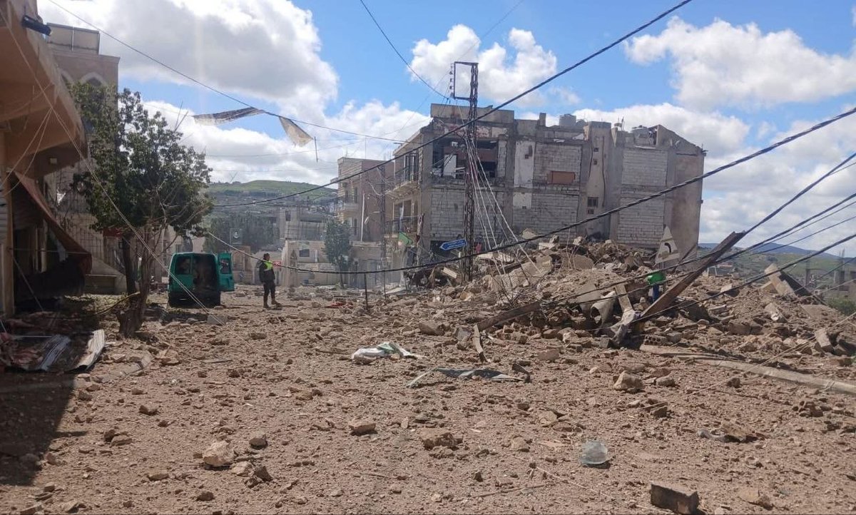 Air raid by the military on Bint Jbeil - Baydoun building opposite the Reading and Cultural Activities Center
