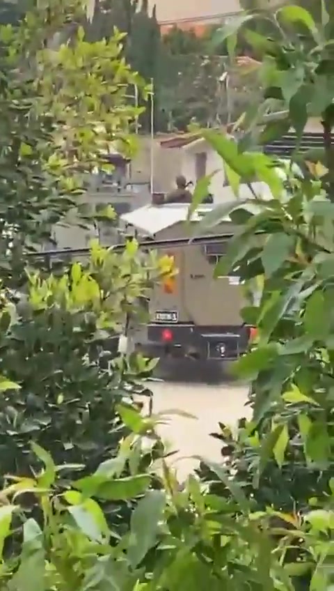 Video shows Israeli security forces operation in the residences of displaced people from Jenin camp in the vicinity of the Arab American University.