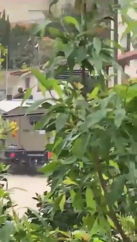 Video shows Israeli security forces operation in the residences of displaced people from Jenin camp in the vicinity of the Arab American University.