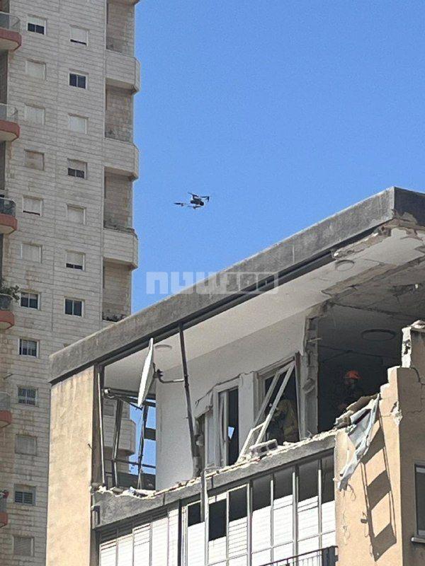 MDA: A 44-year-old man was evacuated to Ichilov Hospital in moderate condition after being hit by the debris. In the photo: The apartment in Ramat Shaul that was hit by the Iranian fire.