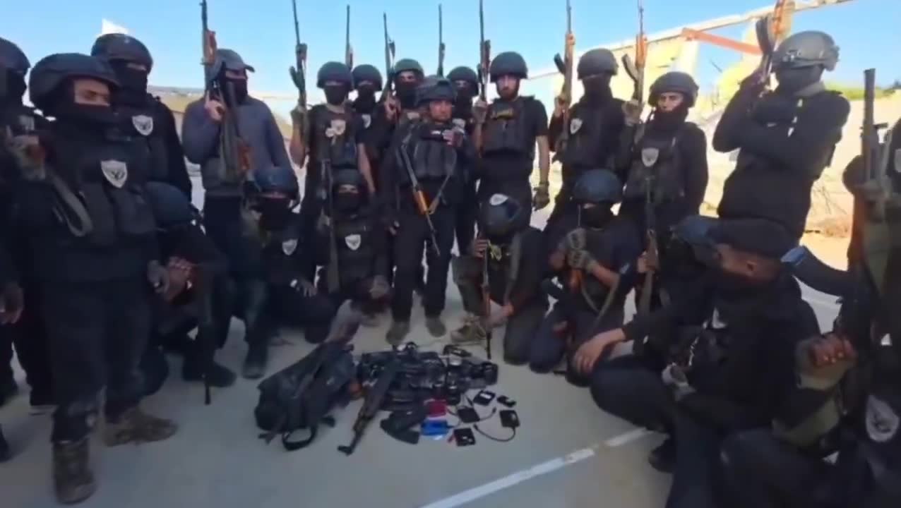 The anti-Hamas militia, the Free Homeland Forces, led by Shawqi Abu Nasira, claimed responsibility for killing five Hamas members in al-Maghazi. Among those killed was alleged Hamas commander Musa al-Aydi. There are reports that al-Aydi and his entourage were killed in school