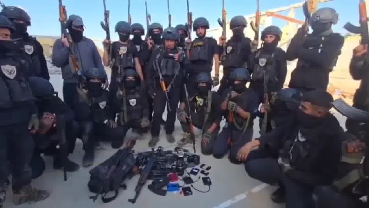 The anti-Hamas militia, the Free Homeland Forces, led by Shawqi Abu Nasira, claimed responsibility for killing five Hamas members in al-Maghazi. Among those killed was alleged Hamas commander Musa al-Aydi. There are reports that al-Aydi and his entourage were killed in school