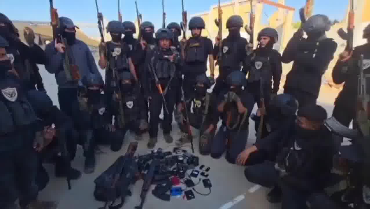 The anti-Hamas militia, the Free Homeland Forces, led by Shawqi Abu Nasira, claimed responsibility for killing five Hamas members in al-Maghazi. Among those killed was alleged Hamas commander Musa al-Aydi. There are reports that al-Aydi and his entourage were killed in school