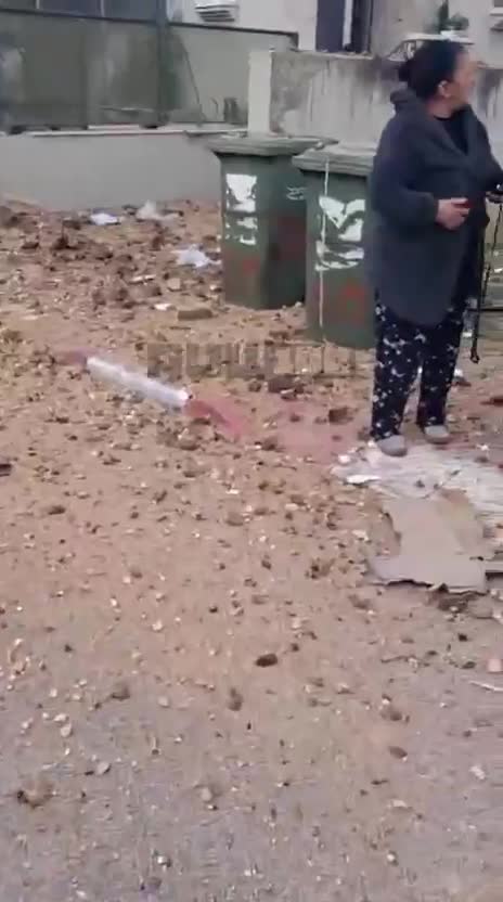 MDA: Treating 6 major crash sites in the Dan area, no casualties found. Documentation of damage from Rosh Ha-Ayin