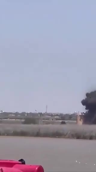 Recorded from the Iraqi side in Basra - U.S. and Israel targeting an Iranian border post near the Iraqi-Iranian border