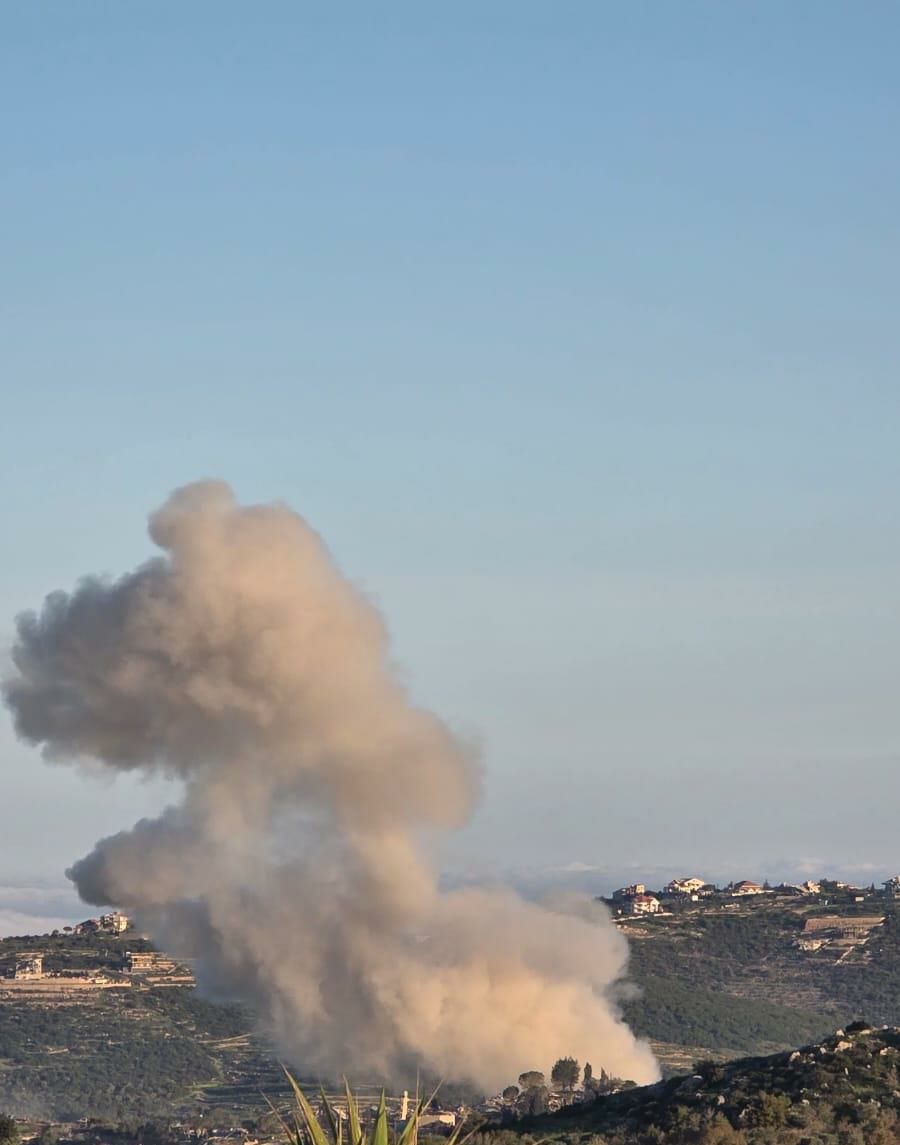 Lübnan'ın güneyindeki Khirbet Selm kasabasına hava saldırısı düzenlendi.