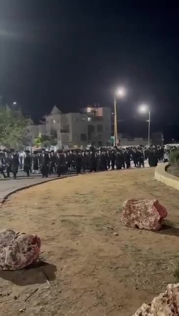 In Jerusalem and Beit Shemesh: Clashes between police and hundreds of ultra-Orthodox protesters who took to the streets over the arrest of deserters