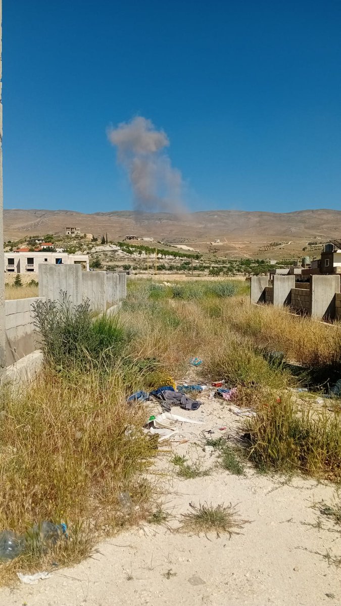 תקיפות אוויריות ישראליות כוונו לפסגות העיירה נחלה במחוז בעלבק.