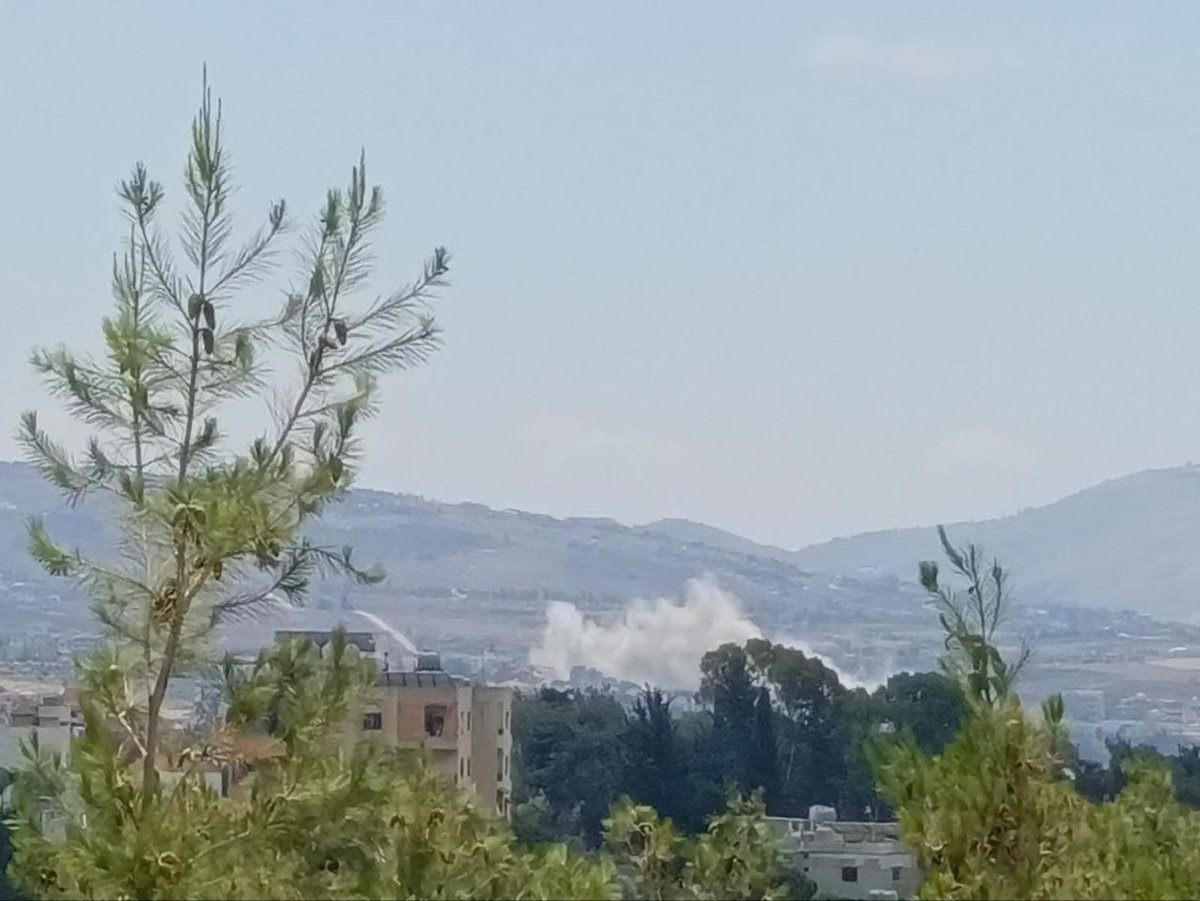 Êrîşa asmanî deverek nêzîkî Kefer Tebnit, navçeya Nebatiye, başûrê Lubnanê hedef girt