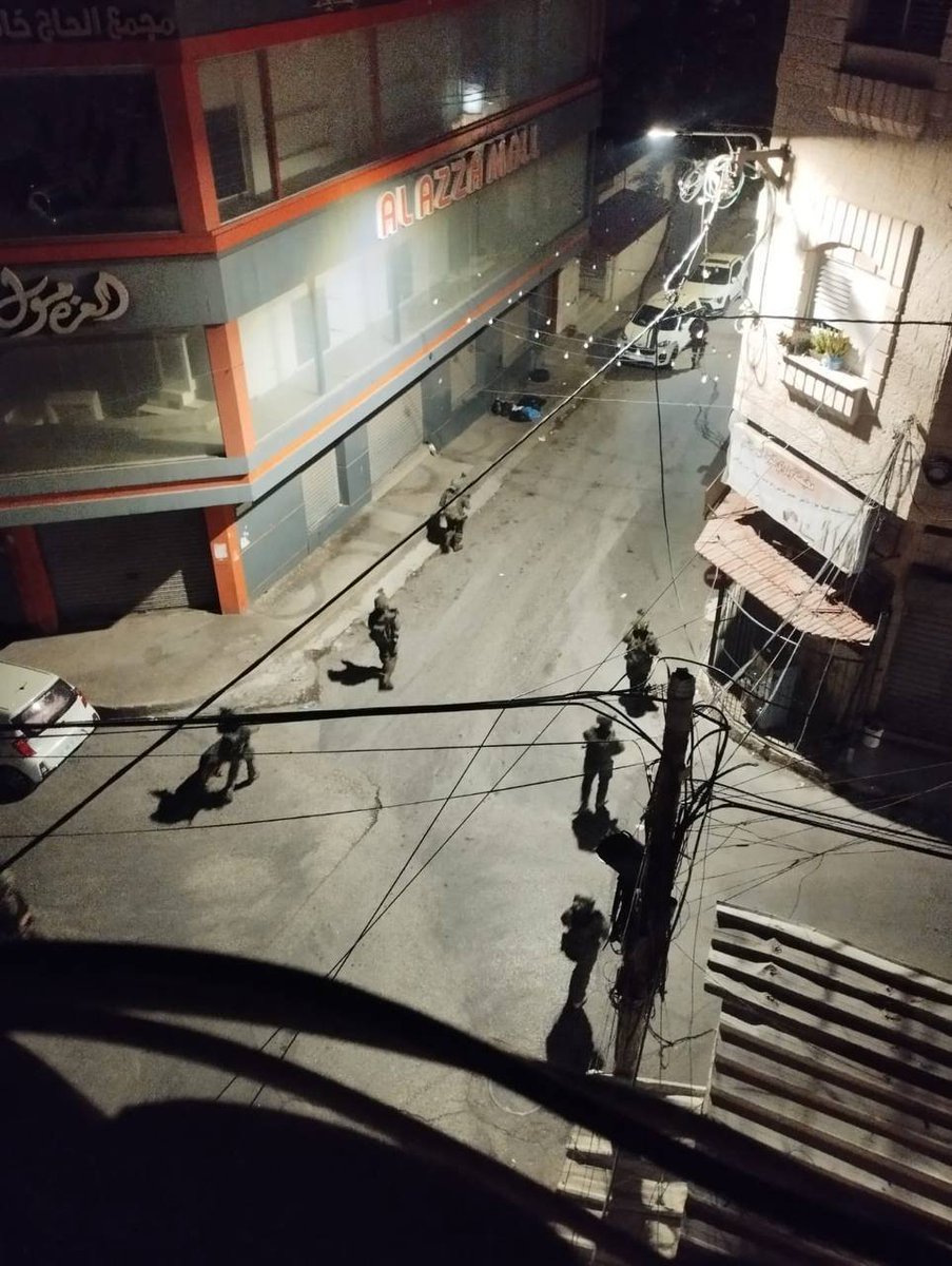 The army continues to storm the city of Qalqilya and deploy in its neighborhoods amidst house raids.