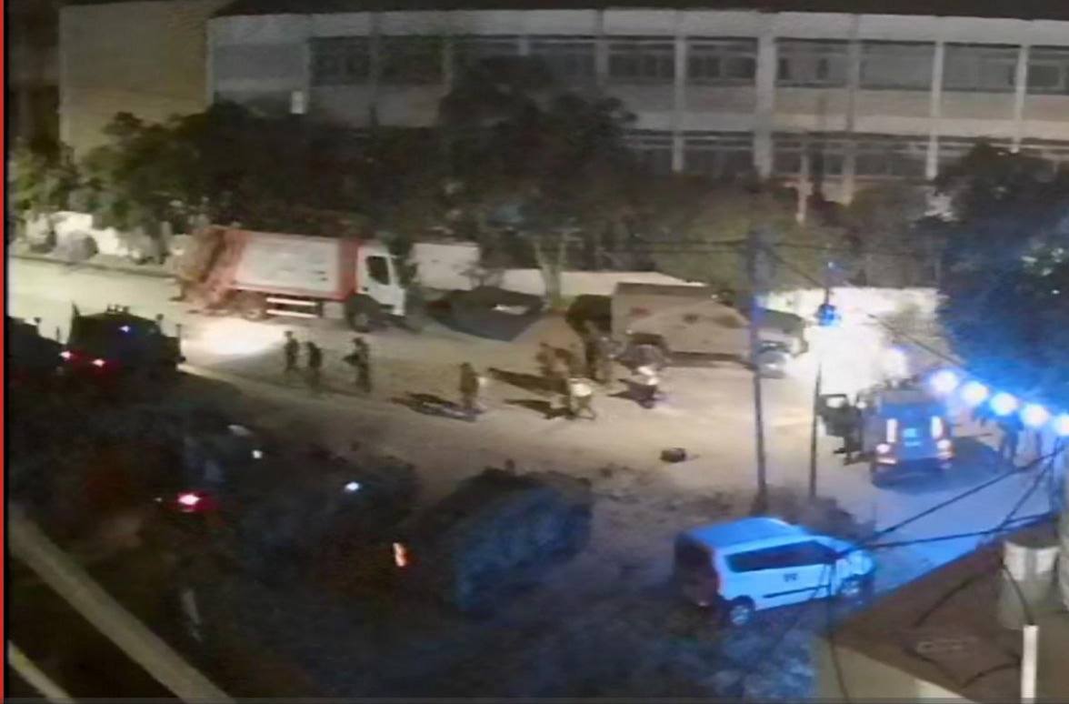 Israeli forces continue to storm the al-Fawwar refugee camp south of Hebron, amid a campaign of raids and arrests.