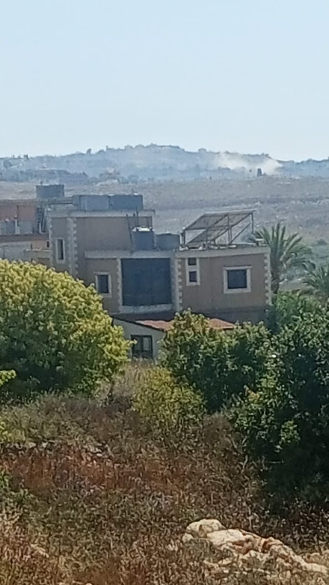 Artillery shelling between the towns of Beit Yahoun and Aitha al-Jabal