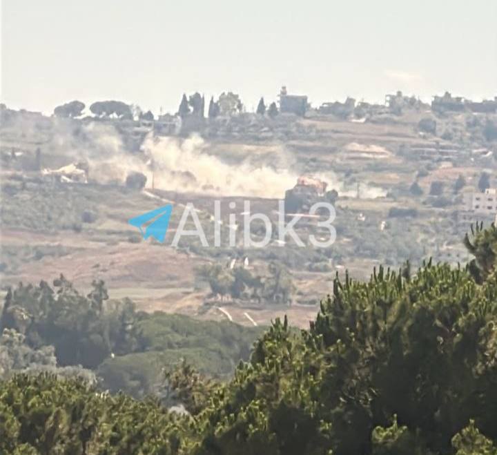 An Israeli tank targeted the outskirts of the town of Haddatha in southern Lebanon with artillery shells, and the sounds of machine gun fire were heard in the vicinity of the town square.