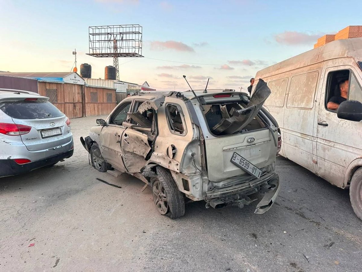 Casualties reported following an Israeli airstrike targeting the western entrance to the town of Al-Zawayda in the central Gaza Strip.