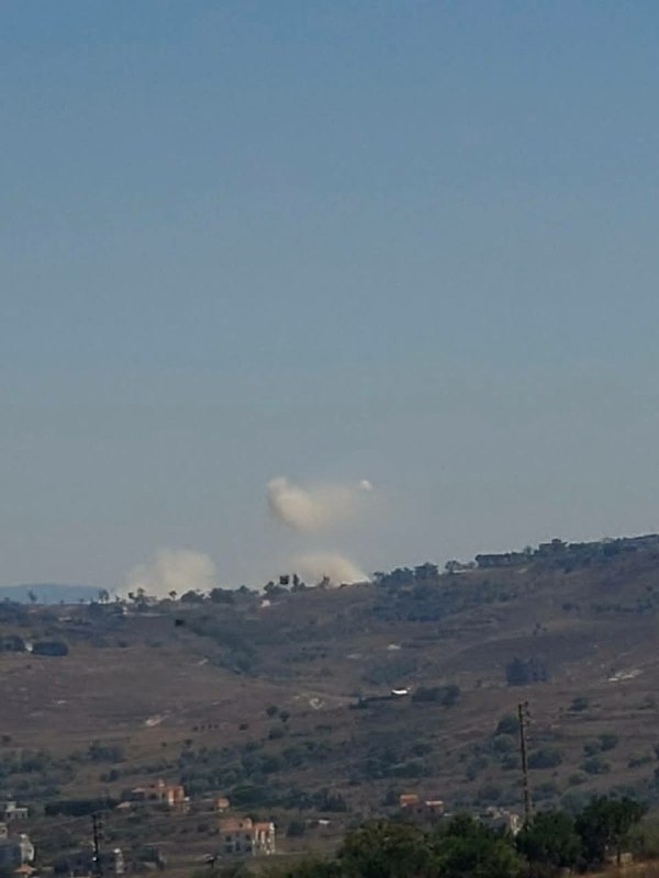 Israeli bombing on the outskirts of the town of Qounin