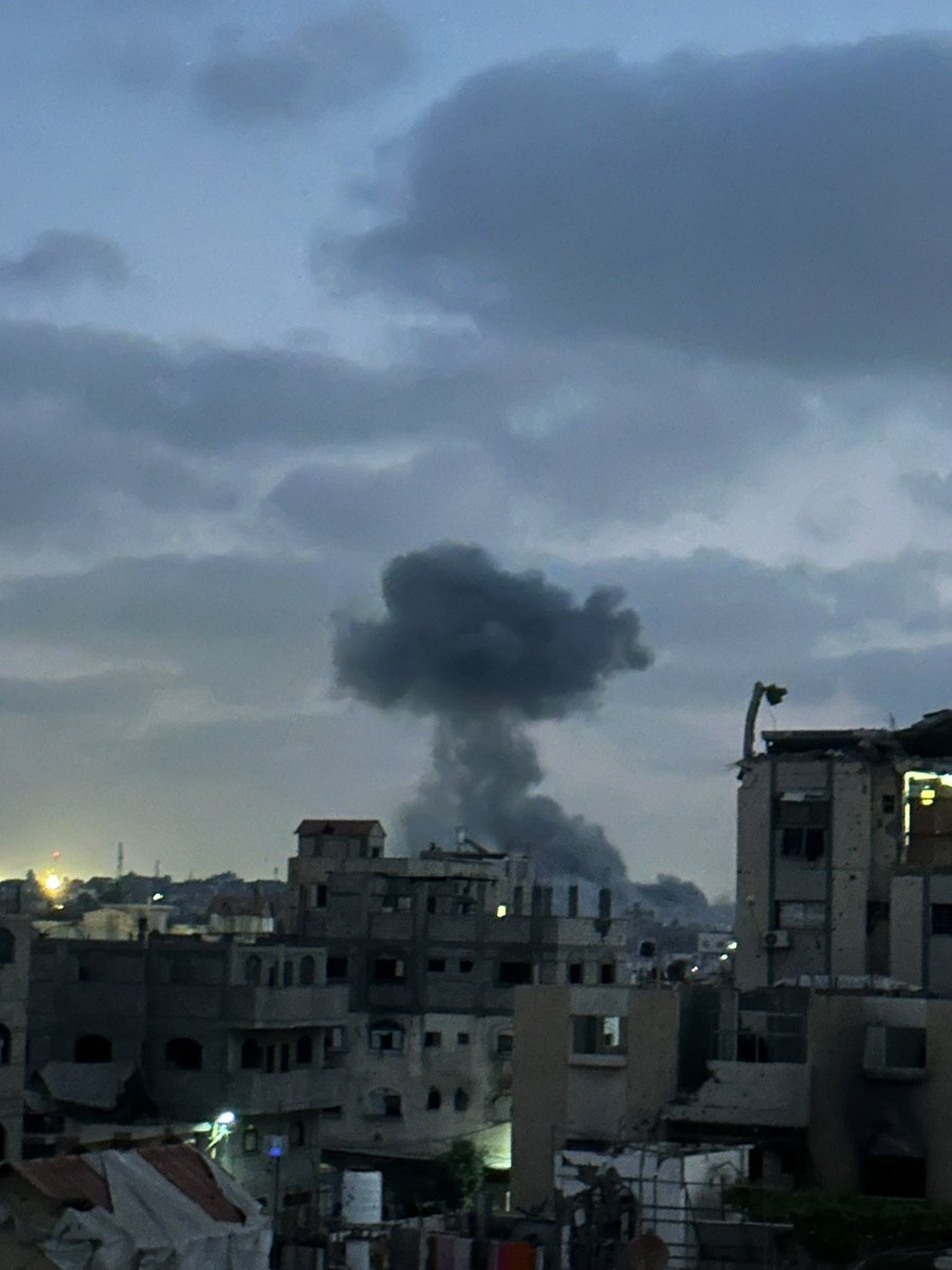 Warplanes launched an airstrike targeting a house near the Sultan's Palace hall, northwest of the Maghazi camp in the central Gaza Strip, after issuing a warning to evacuate it.