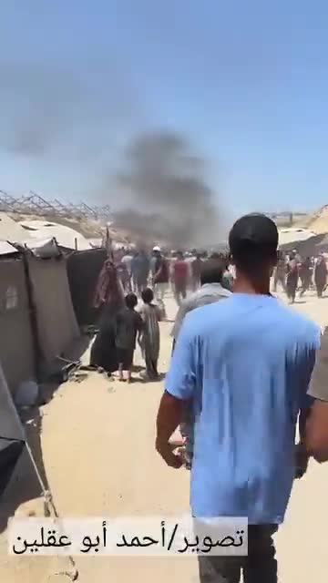 The first moments of the airstrike that targeted a civilian Jeep vehicle on Al-Tina Street, north of Khan Yunis city.