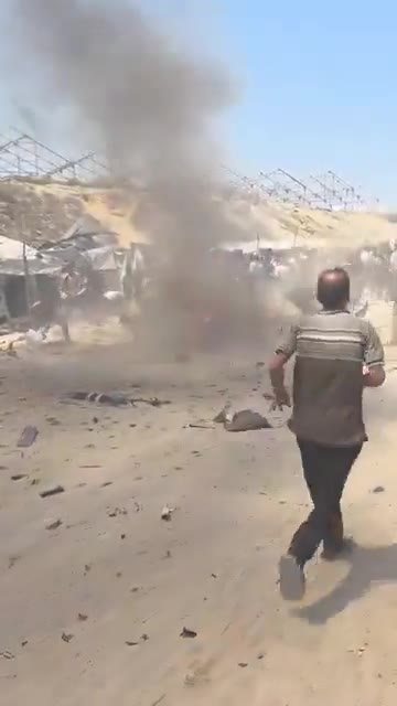 The first moments of the airstrike that targeted a civilian Jeep vehicle on Al-Tina Street, north of Khan Yunis city.
