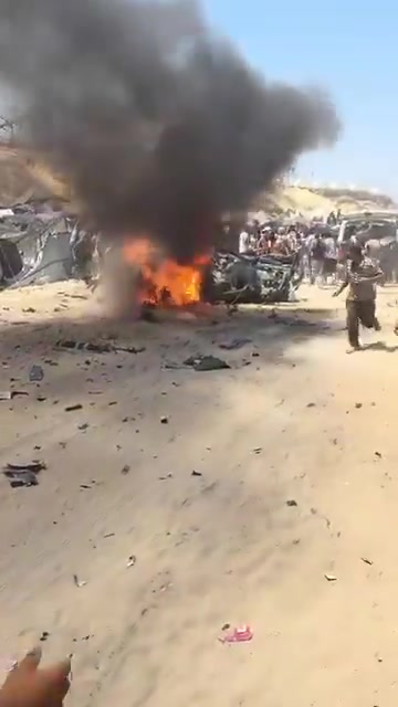 The first moments of the airstrike that targeted a civilian Jeep vehicle on Al-Tina Street, north of Khan Yunis city.