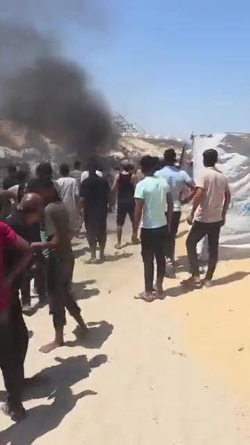 The first moments of the airstrike that targeted a civilian Jeep vehicle on Al-Tina Street, north of Khan Yunis city.