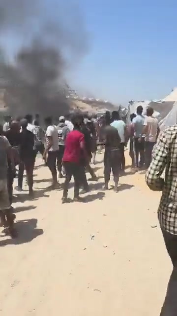 The first moments of the airstrike that targeted a civilian Jeep vehicle on Al-Tina Street, north of Khan Yunis city.