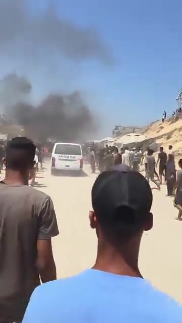 The first moments of the airstrike that targeted a civilian Jeep vehicle on Al-Tina Street, north of Khan Yunis city.