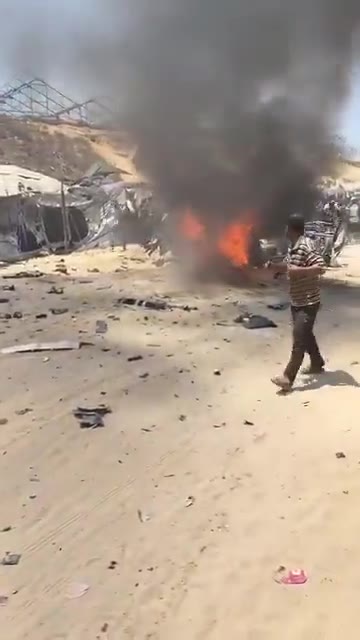 The first moments of the airstrike that targeted a civilian Jeep vehicle on Al-Tina Street, north of Khan Yunis city.
