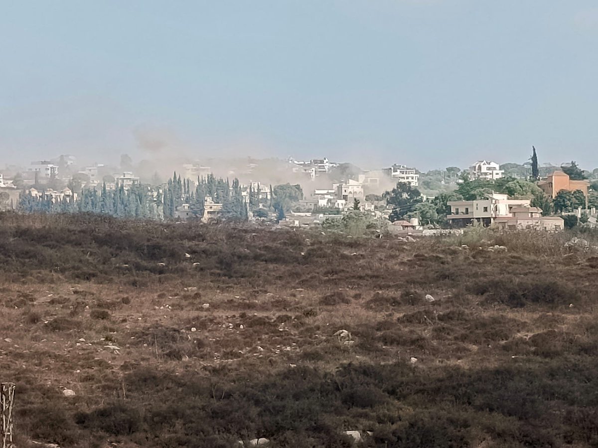 Artilleriebeschuss zielt auf die Außenbezirke von Zawtar al-Sharqiya in Richtung Mayfadoun